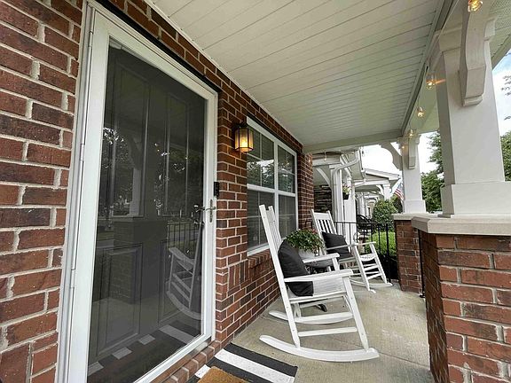 4th image of 1328 Riverbrook Dr