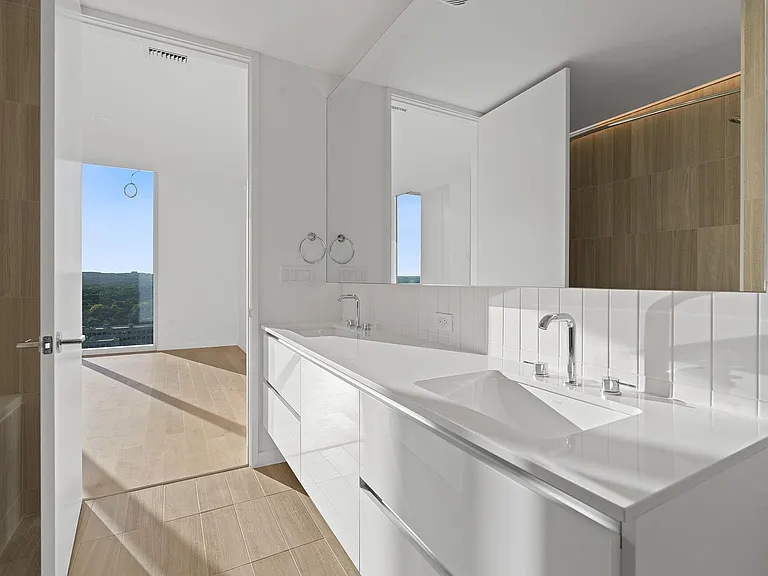 313 W 17th St #1505 — Photo 12