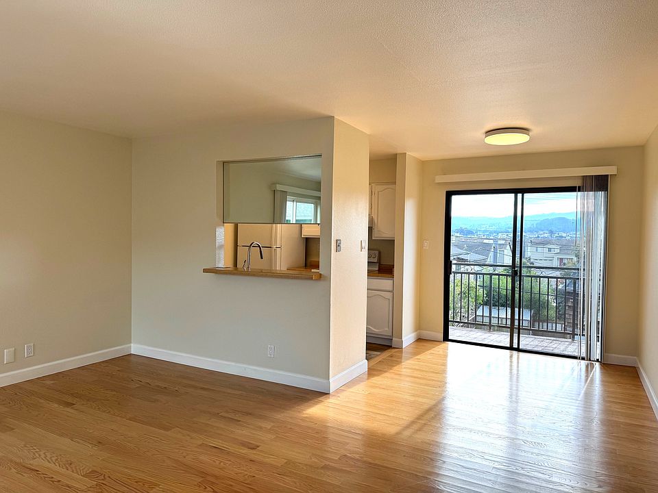 1st image of 623 Commercial Ave #5