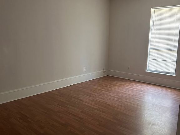 3rd image of 717 Cricketwood Ln