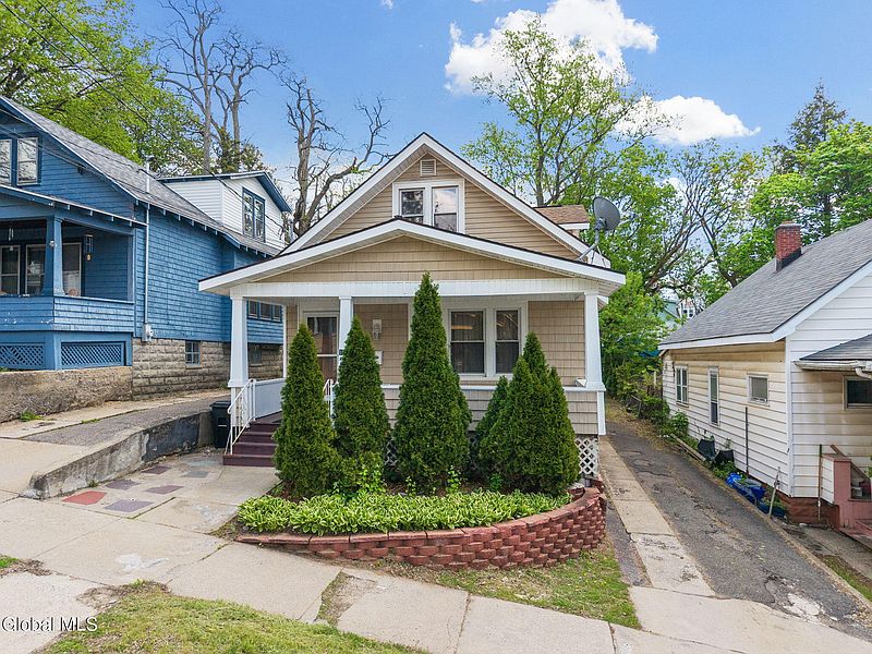 3rd image of 122 Snowden Avenue