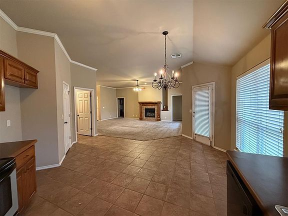 5th image of 17037 Woodvine Dr