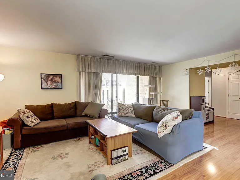 150 Monroe St #102 — Photo 6
