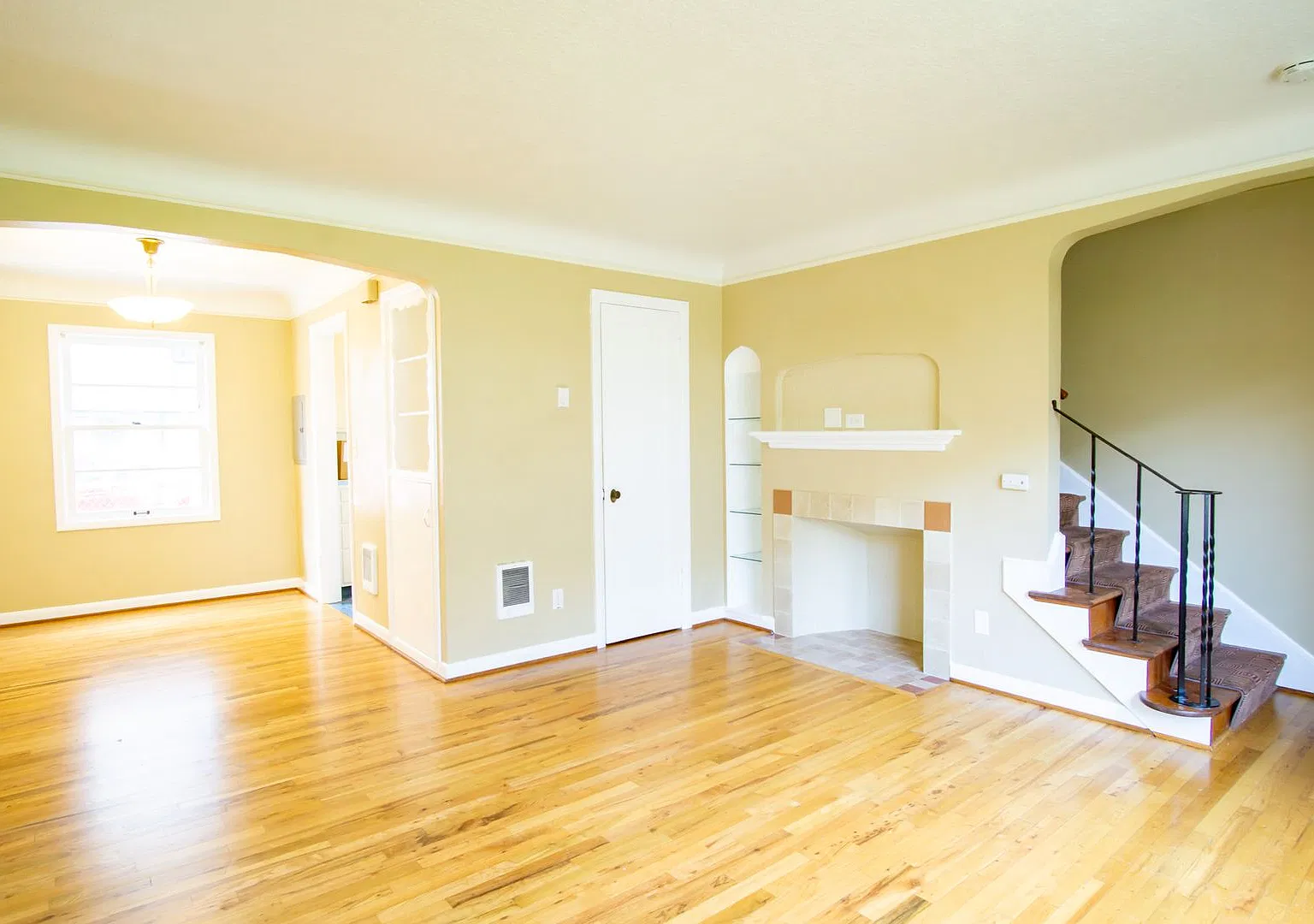 Beautiful Mid-Century 2 Bedroom Townhouse Ready Early December! — Photo 3