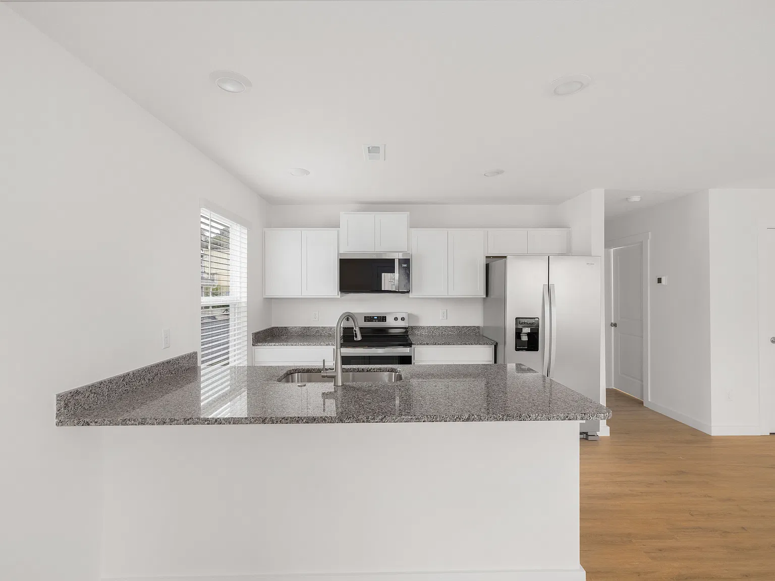 3 bed, 2.5 bath, 1381 sqft, $1,950 — Photo 4