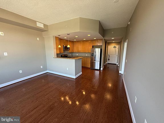 5th image of 3600 Glebe Rd #1013W