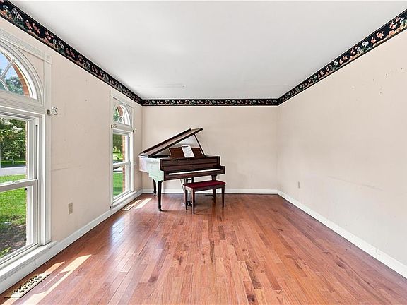 3rd image of 4624 Berrywood Rd