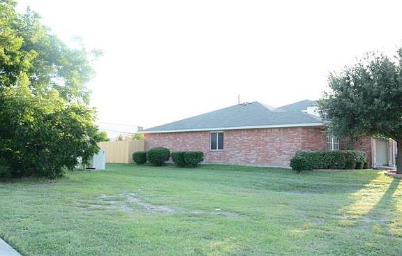 3rd image of 2616 Bishop Allen Ln