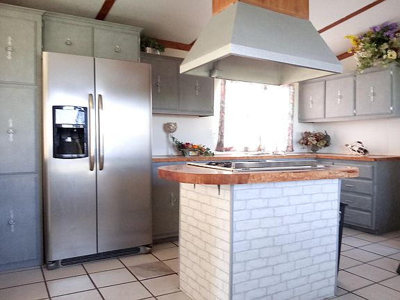 Kitchen: Large pantry, stainless steel refrigerator, center