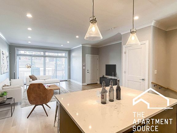 4th image of 3347 N Kenmore Ave #1N