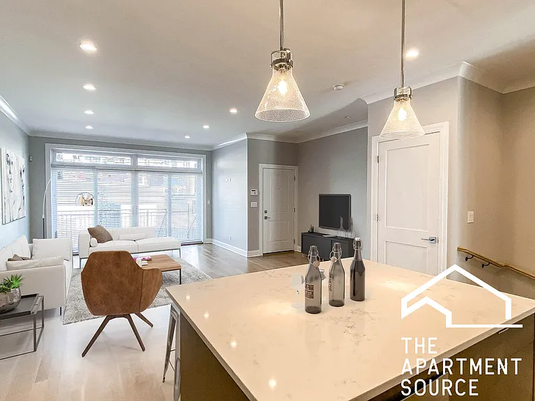 3347 N Kenmore Ave #1N — Photo 4