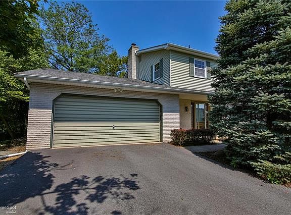 2nd image of 445 Dogwood Ln