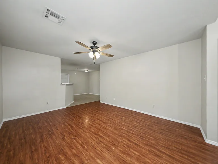 1404 Fox Creek Dr — Photo 8