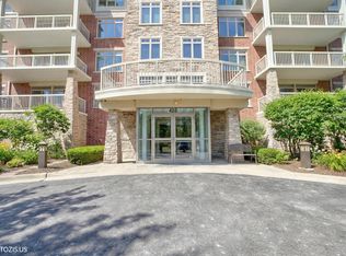 425 Benjamin Dr APT 402, Vernon Hills, IL