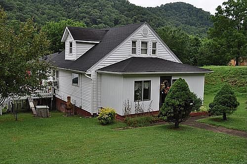 1st image of 221 S Cardinal Dr