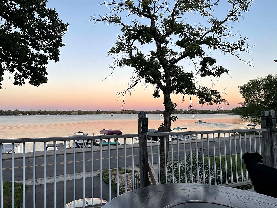 1st image of 639 Lakeshore Dr