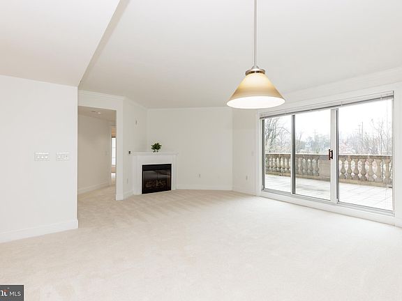 3rd image of 5 Park Pl APT 114