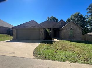714 Hollybrook Dr, Longview, TX 75605