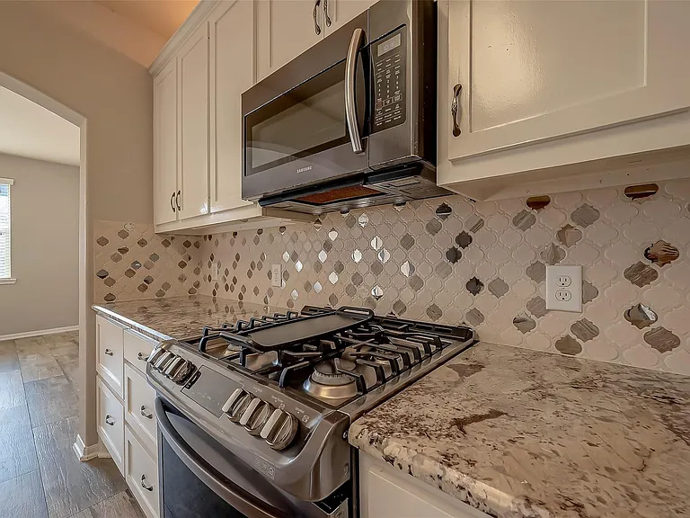 8306 Hampton Bay Dr — Photo 9