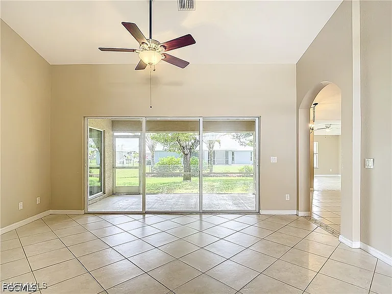 1726 Trafalgar Pkwy — Photo 21