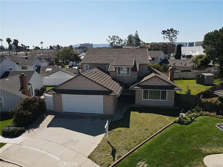 3708 Sara Dr — Photo 2