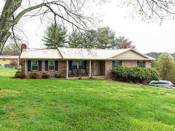 2nd image of 2180 Essex Ln