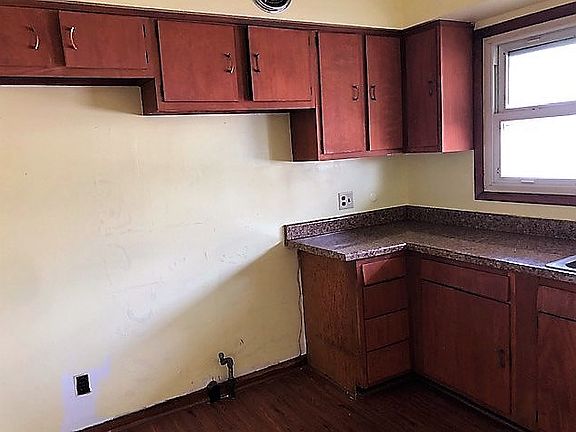 3rd image of 371 Patten St