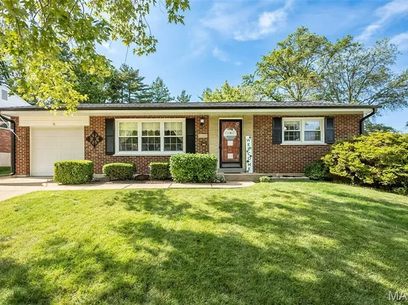 8405 Rockhaven Ln, Saint Louis, MO 63123