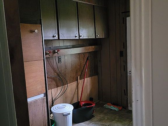 Laundry room (mud room)