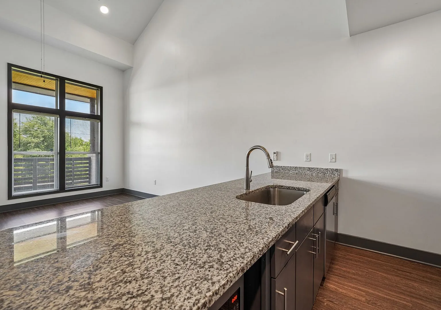 St. Thomas Flats — Photo 3