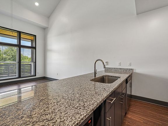 3rd image of 922 23rd Ave E #50d99f3e5