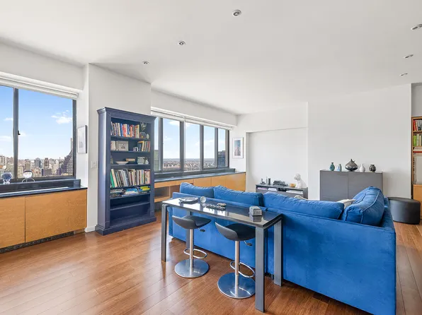 250 East 40th Street image 8 of 24