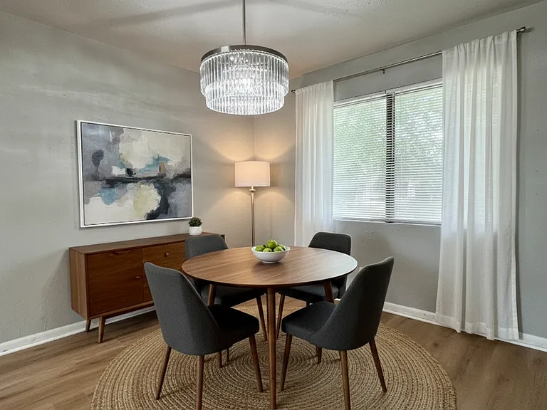 804 La Marche Dr — Photo 6