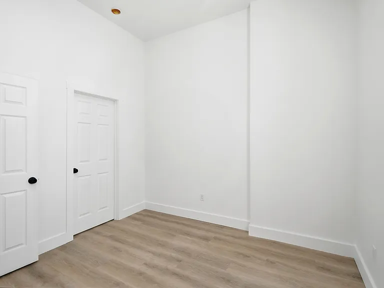 1237 Manss Ave #C — Photo 16