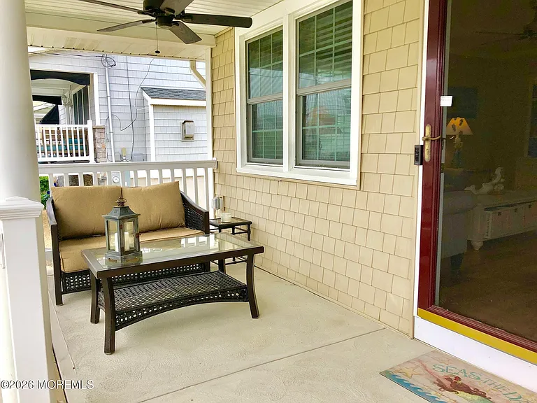 213 Washington Ave — Photo 2