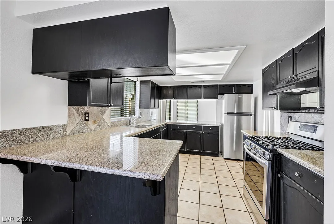 4 bed, 2.5 bath, 3853 sqft, $2,100 — Photo 4