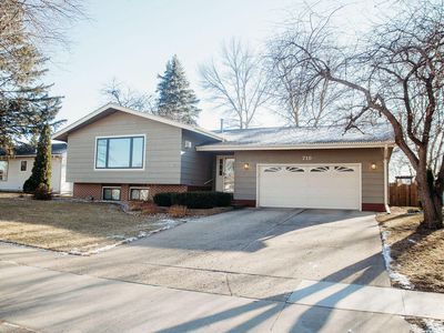 710 17th Ave NE, Aberdeen, SD, 57401