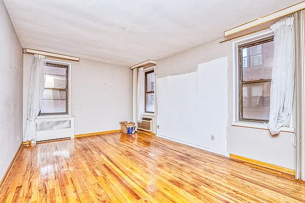 Sold by Maximillion Realty, Inc. | media 52