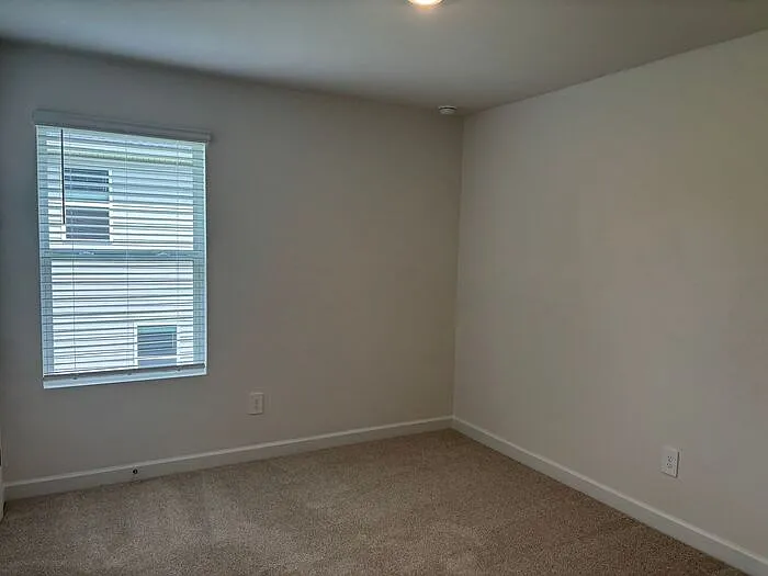 424 Luna Ln — Photo 32