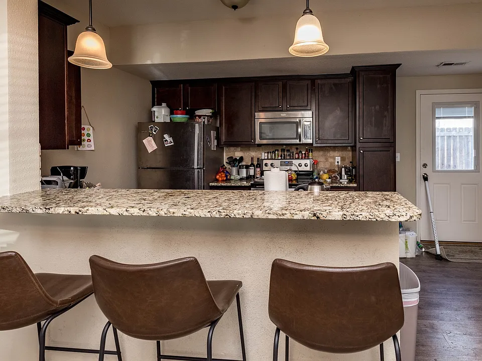 1405 Bass Ave #105