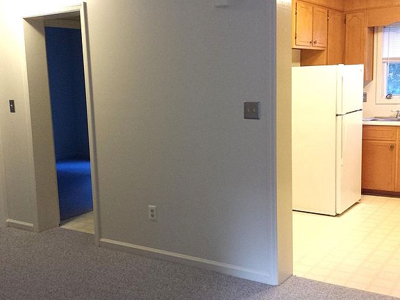 Living room towards bedrooms