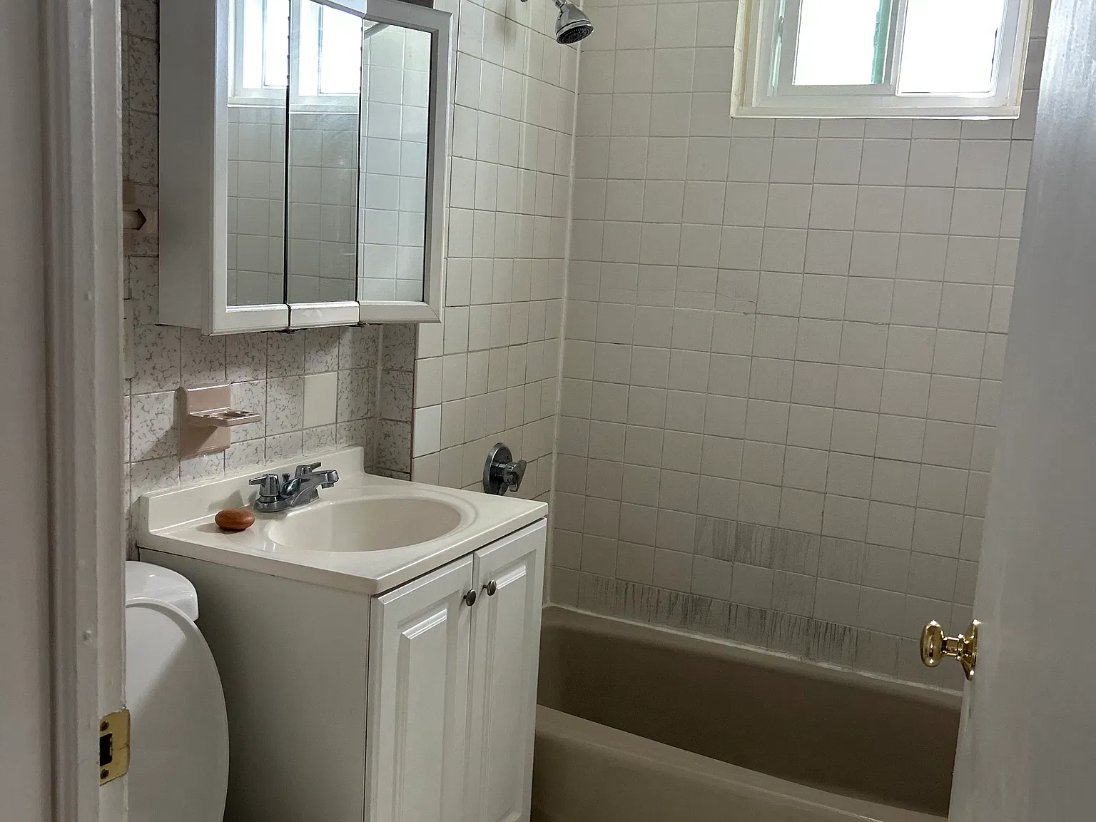 3 bed, 2450 sqft, $3,200 — Photo 3
