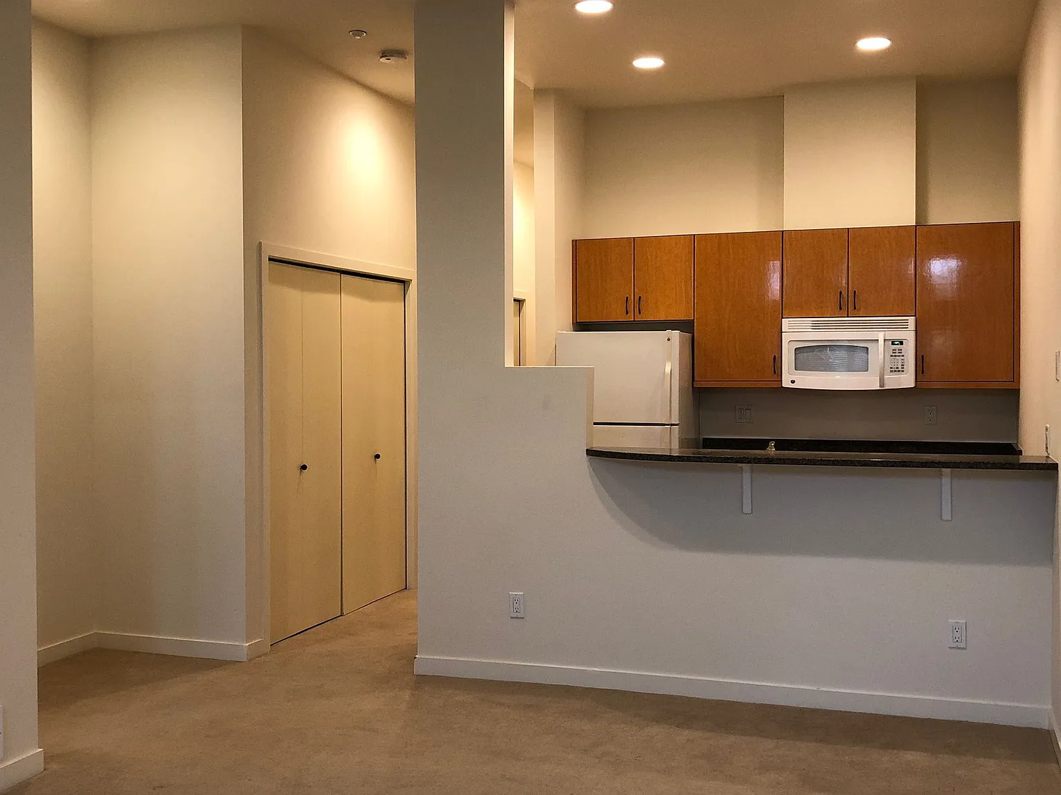 Newell Court Apartments, downtown Mercer Island — Photo 2
