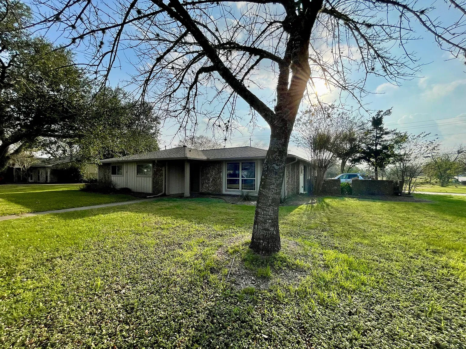 4 bed, 1654 sqft, $3,000 — Photo 2