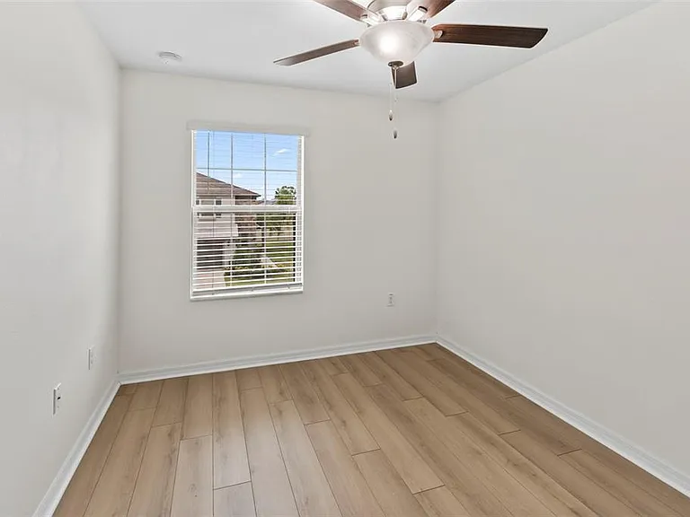14442 Editors Note St — Photo 33
