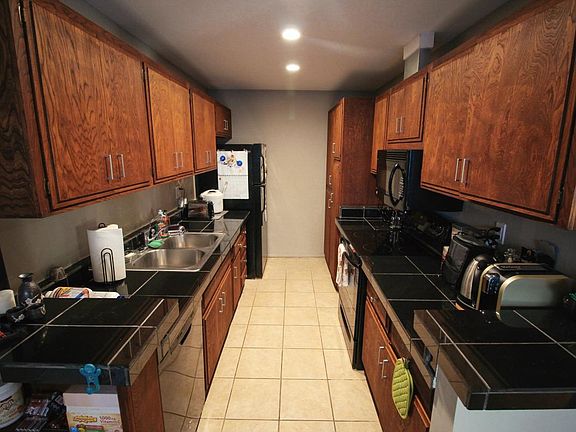 5th image of 5414 Newcastle Ave APT 27