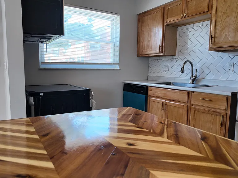 3160 Schubert Ave #2 — Photo 5