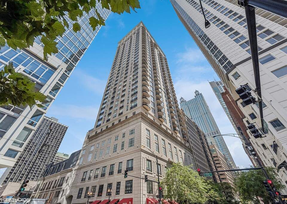 1st image of 10 E Delaware Pl #Penthouse B1
