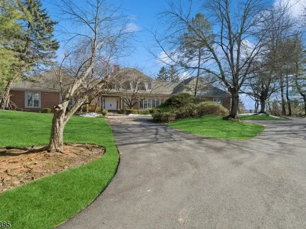 7 Chestnut Hill Rd, North Caldwell Boro, NJ 07006