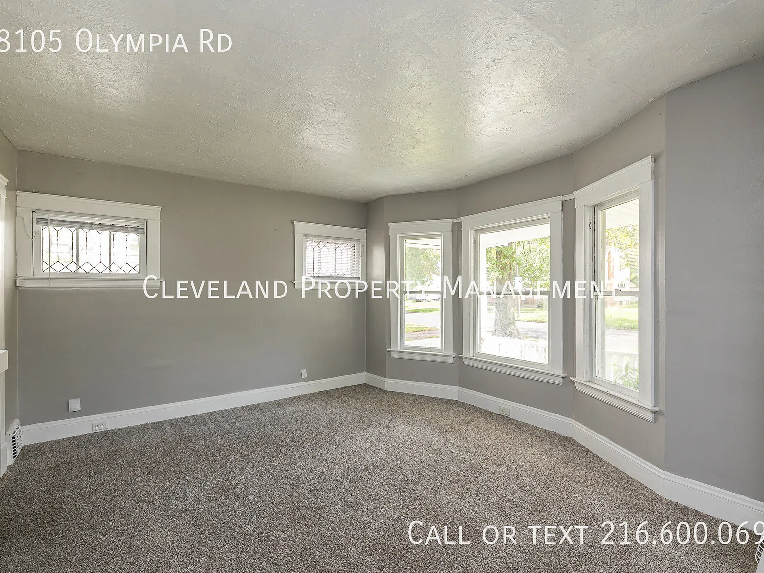 Updated 4 bedroom Colonial — Photo 4